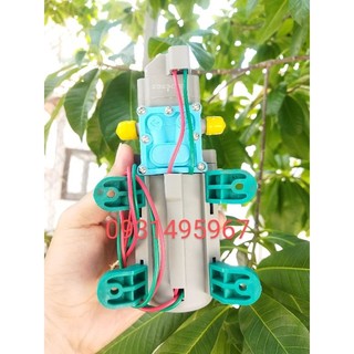 máy bơm nước mini 12 lắp đặt cho bình phun thuốc trừ sâu.