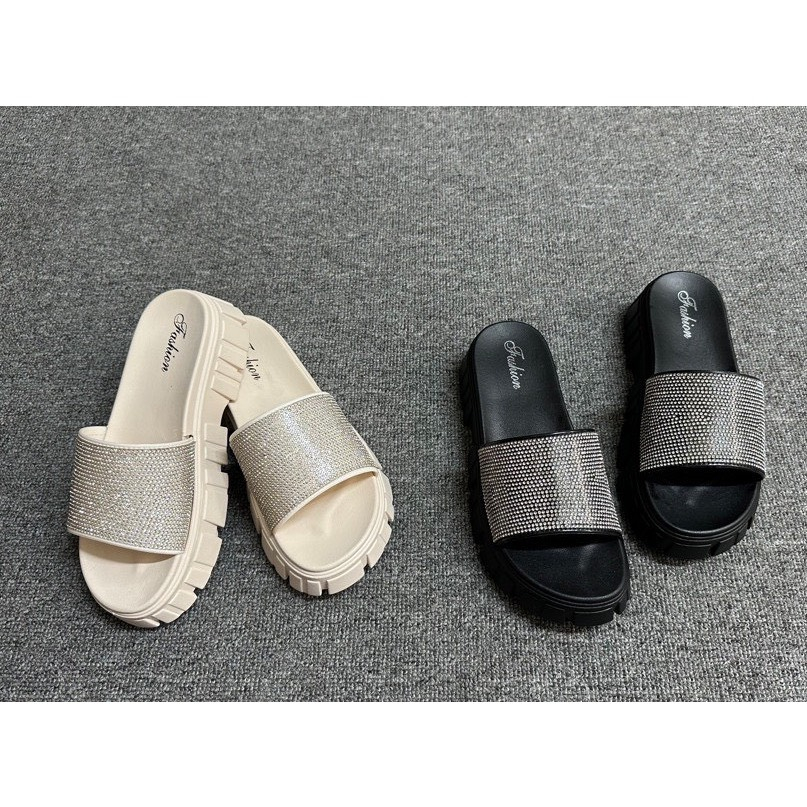 Dép Đế Dày Đính Đá Thời Trang Mùa Hè Dễ Phối Đồ Dành Cho Nữ