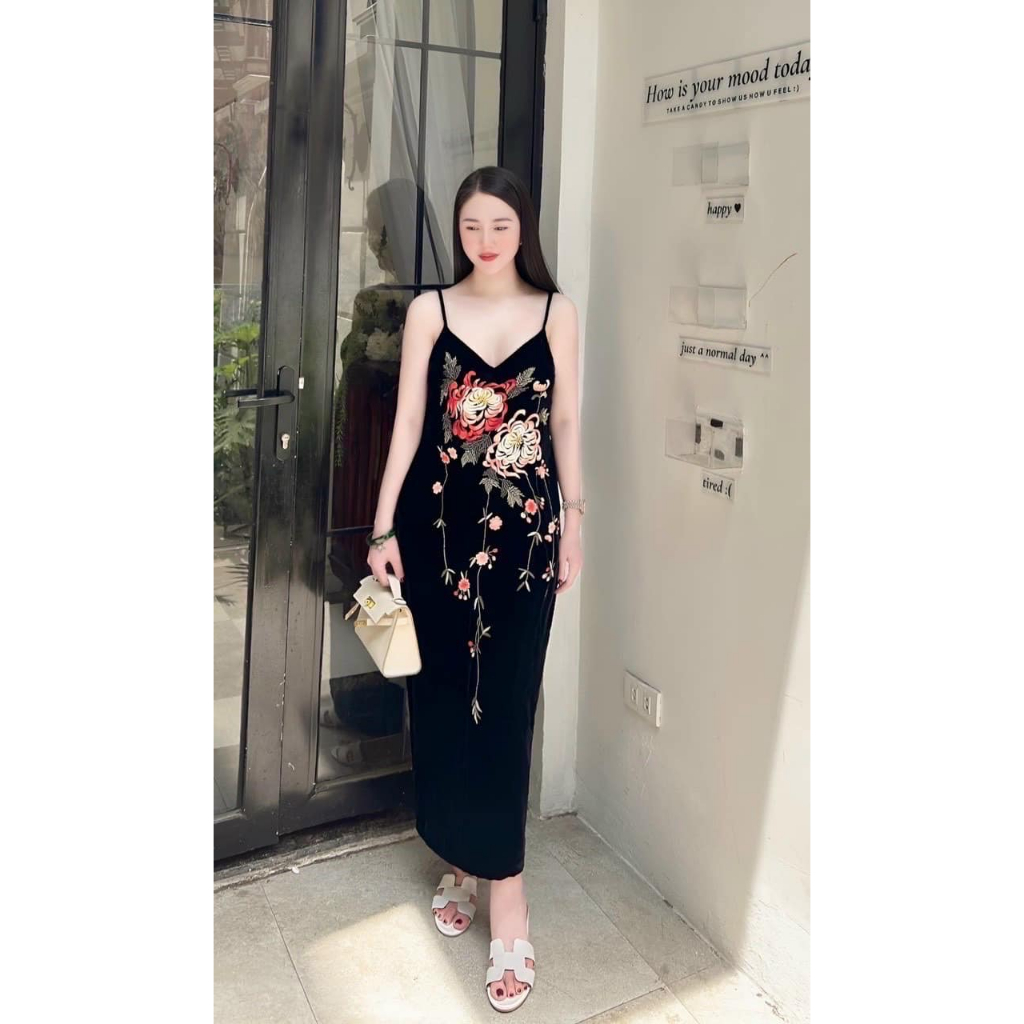 Váy nhung 2 dây chỉnh thêu hoa dáng suông 2 màu