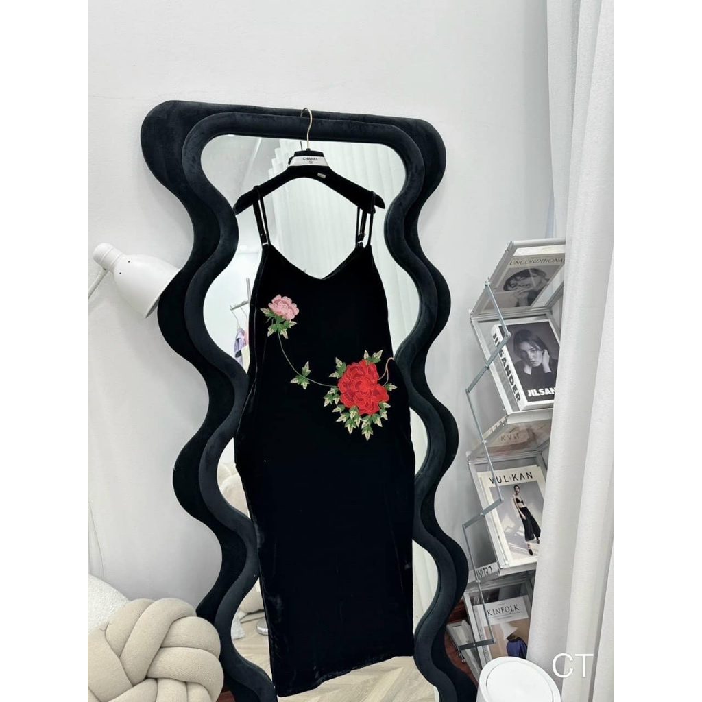 Váy nhung 2 dây chỉnh thêu hoa dáng suông 2 màu