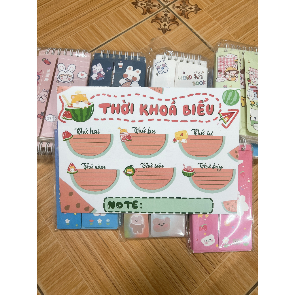 Thời khóa biểu thiết kế bắt mắt giúp học sinh tổng hợp kế hoạch tuần