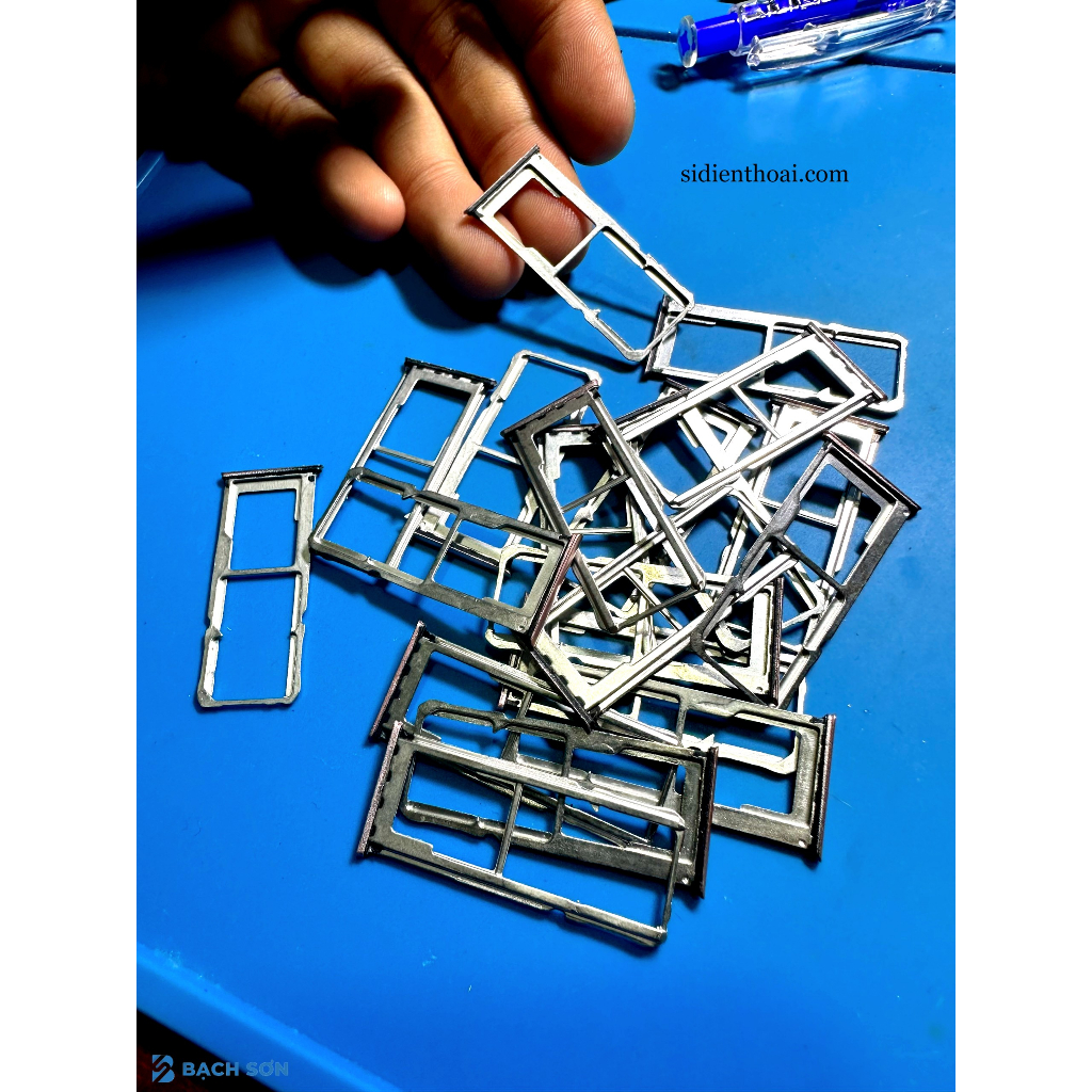 Bộ vỏ/khung sườn/khay sim OPPO A83 zin đẹp