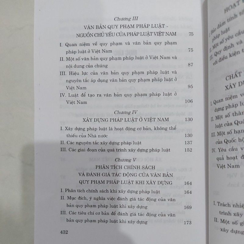 Sách - Xây dựng và hoàn thiện hệ thống pháp luật Việt Nam trong bối cảnh xây dựng Nhà nước pháp quyền Xã Hội Chủ Nghĩa