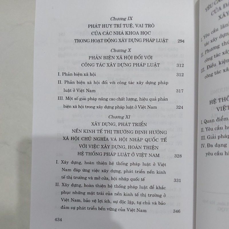 Sách - Xây dựng và hoàn thiện hệ thống pháp luật Việt Nam trong bối cảnh xây dựng Nhà nước pháp quyền Xã Hội Chủ Nghĩa