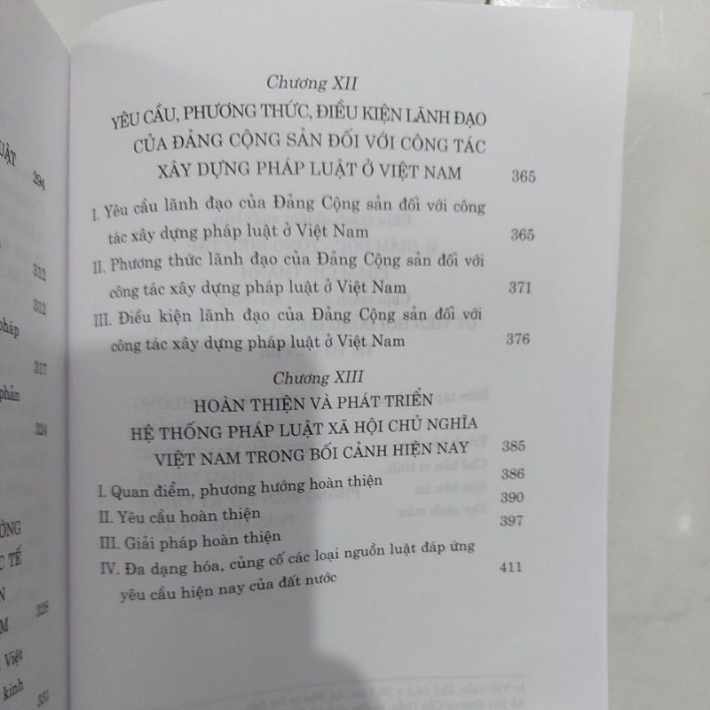 Sách - Xây dựng và hoàn thiện hệ thống pháp luật Việt Nam trong bối cảnh xây dựng Nhà nước pháp quyền Xã Hội Chủ Nghĩa