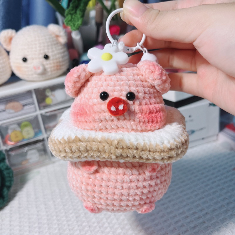 Móc khoá heo bánh mì len handmade xinh mụp