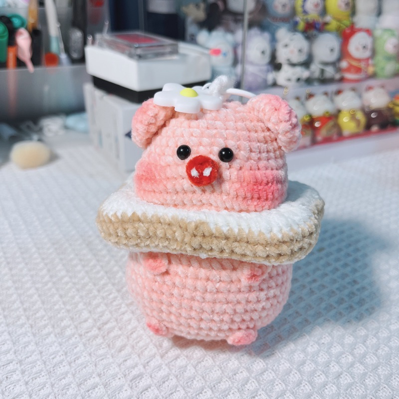 Móc khoá heo bánh mì len handmade xinh mụp