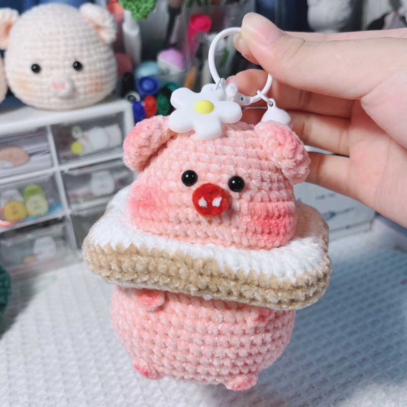 Móc khoá heo bánh mì len handmade xinh mụp