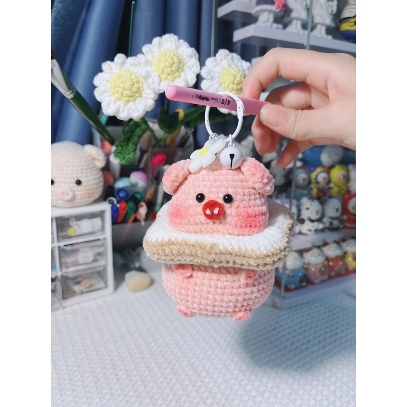 Móc khoá heo bánh mì len handmade xinh mụp