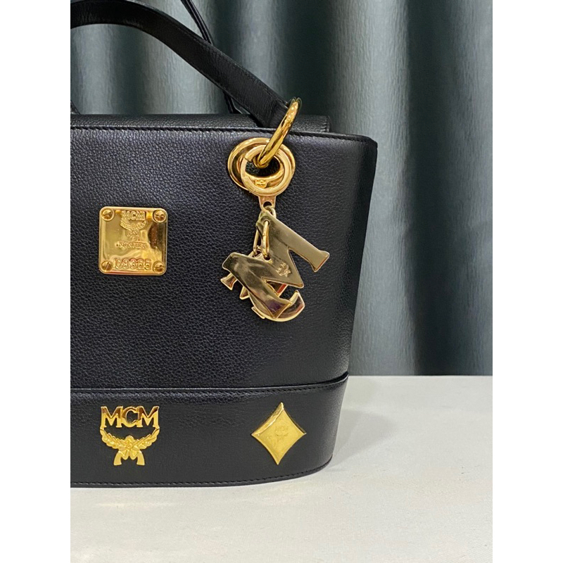 Túi si hiệu M.C.M của Đức dáng cái xô xách ta.y da thật