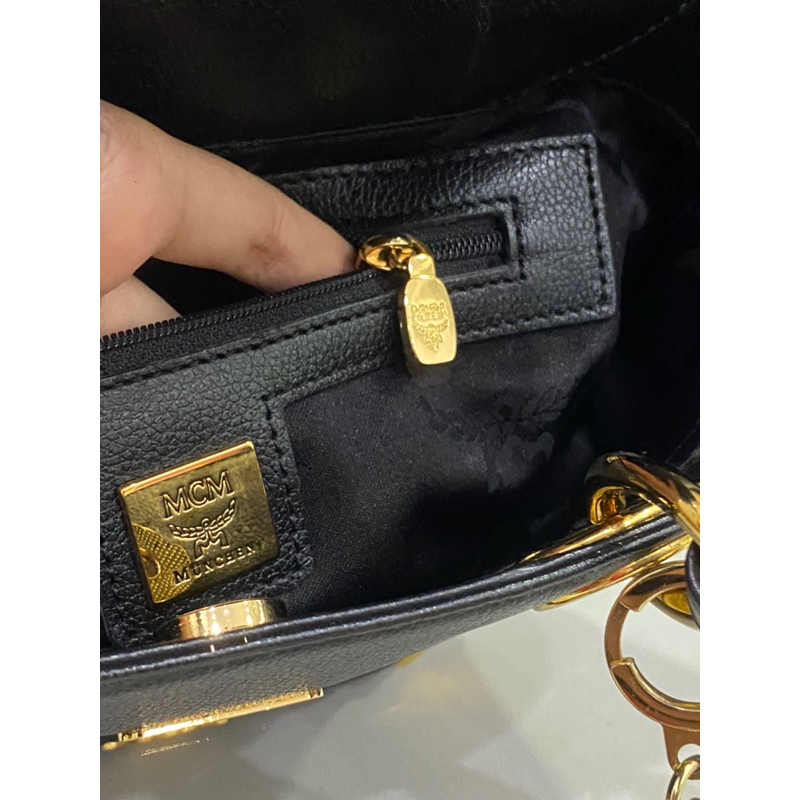 Túi si hiệu M.C.M của Đức dáng cái xô xách ta.y da thật