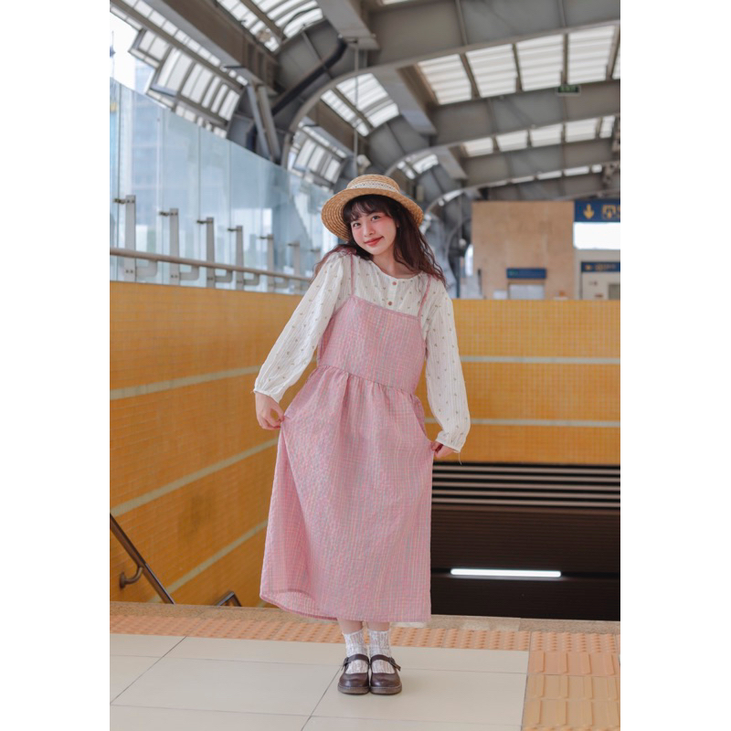 Váy hai dây Lá Xoè chất liệu vải xốp dập nhăn hoạ tiết kẻ caro | dây buộc nơ vai