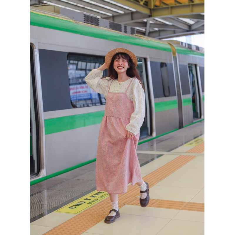 Váy hai dây Lá Xoè chất liệu vải xốp dập nhăn hoạ tiết kẻ caro | dây buộc nơ vai