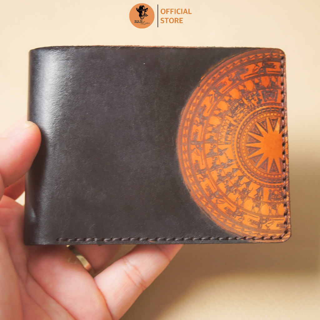 Ví nam Nữ Da Bò Italia Vegtan RAM Leather Khắc Trống Đồng Việt Nam Đen Tuyền