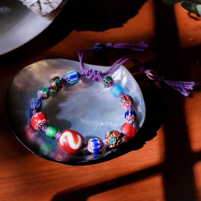 Vòng Tay Dzi Tây Tạng mix chỉ ngũ sắc và charm Lưu Ly - Dzi Chuẩn Tạng Đã Gia Trì
