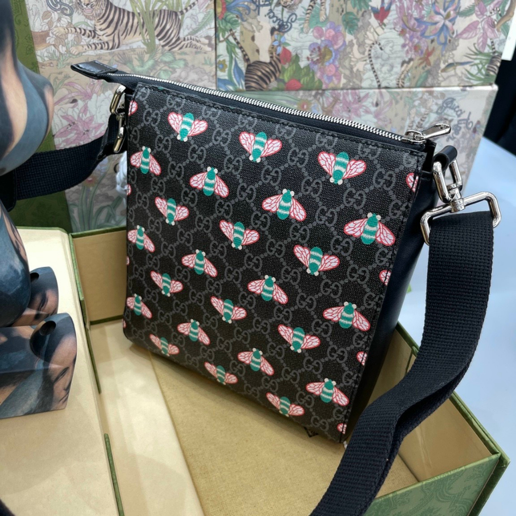 Túi cặp đeo chéo Gucci Messenger họa tiết Ong 23x21x4.5cm LA on web fullbox bill thẻ