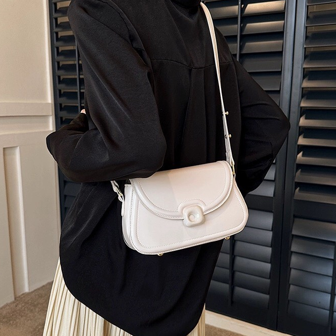 Túi đeo chéo, túi kẹp nách khóa nam châm nắp nhựa bóng, hàng hottrend 2023 SL98