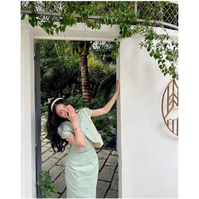 Set áo nút bọc chéo chân váy midi