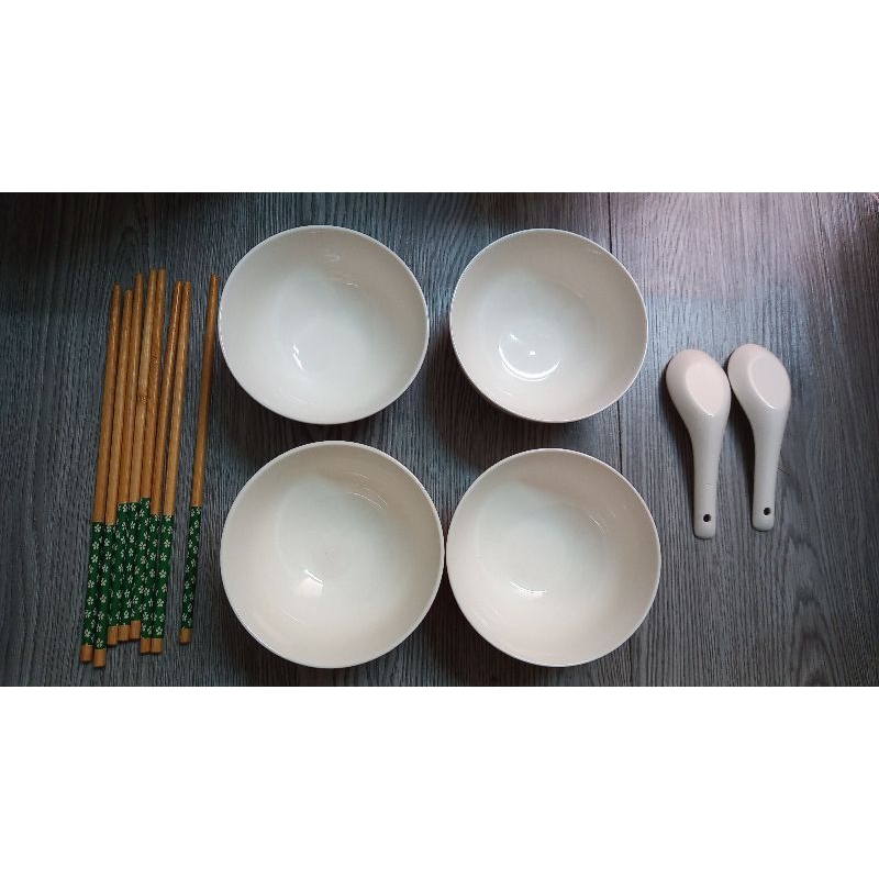 Bộ 4 chén + 4 đũa+ 2 muỗng sứ