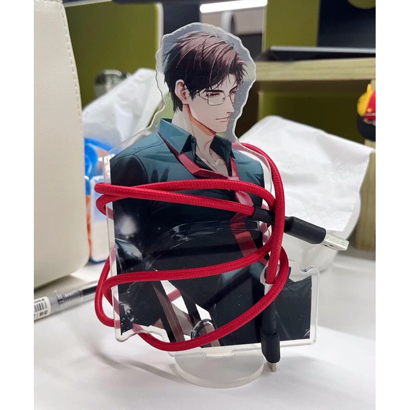 Standee -giá để dây sạc hình Lục Thẩm game Light and Night