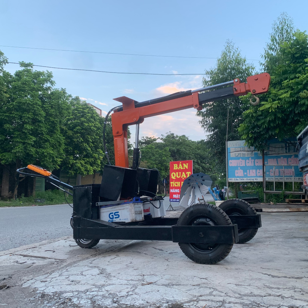 Chiếc Cần cẩu thủy lực 1 tấn có hệ thống di chuyển điện 24v nhẹ nhàng , cơ động phục vụ nhà xưởng và công trình