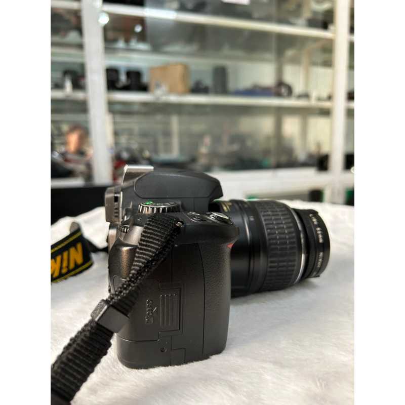 Máy ảnh Nikon D40 + ống kính kit 18-55mm Cũ