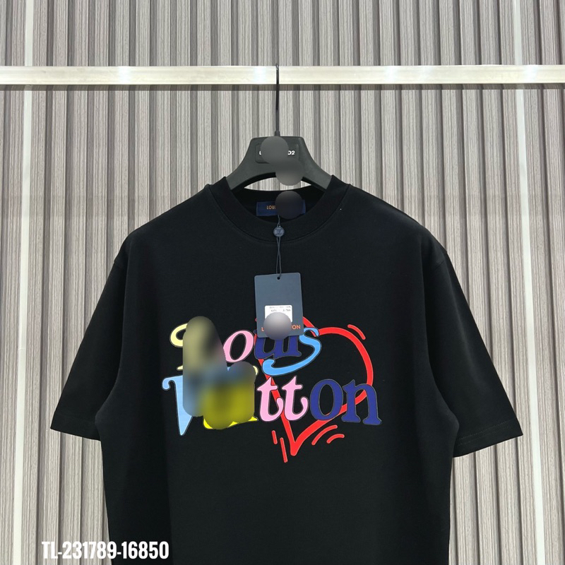 Áo phông Luôn vui tươi chữ nhiều màu tim đỏ TTA756