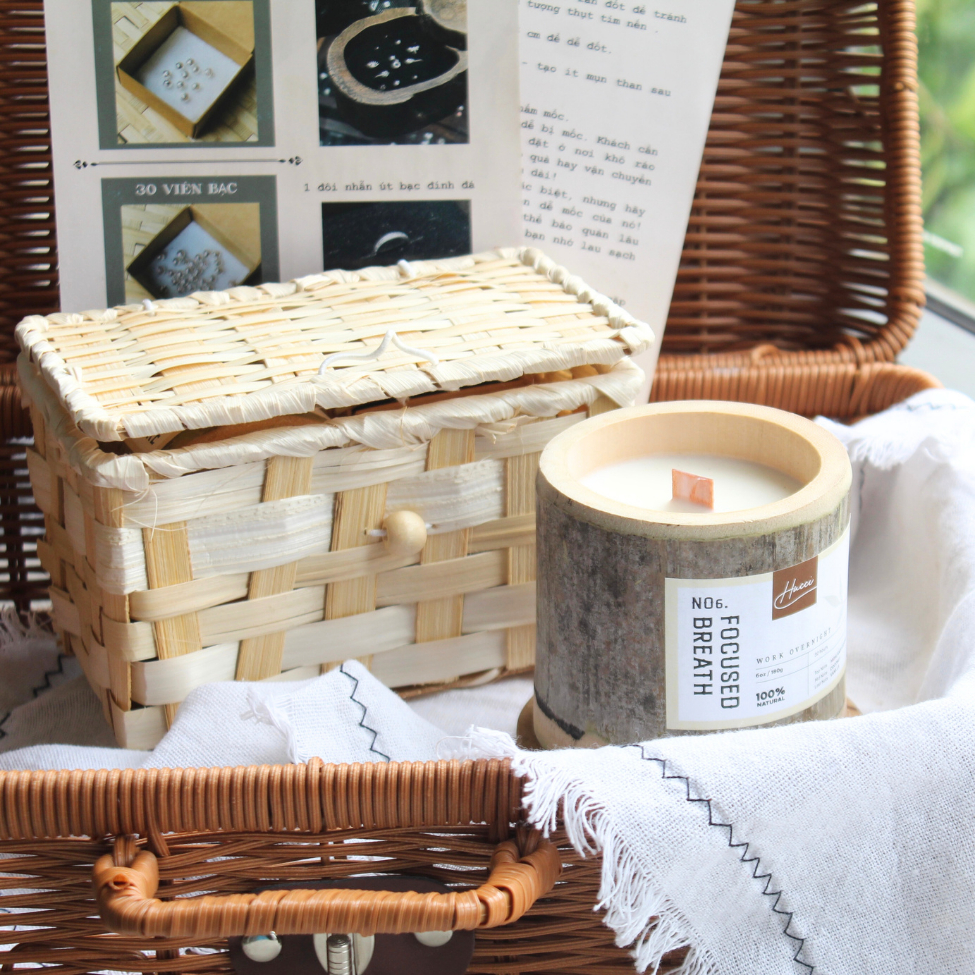 Nến Thơm Ống Tre Trúng Vàng/Bạc Hucci Cùng Bộ Quà Tặng Hộp Giỏ Tre Đan Và 2 Món Quà Nhỏ Bất Ngờ Và Ý Nghĩa
