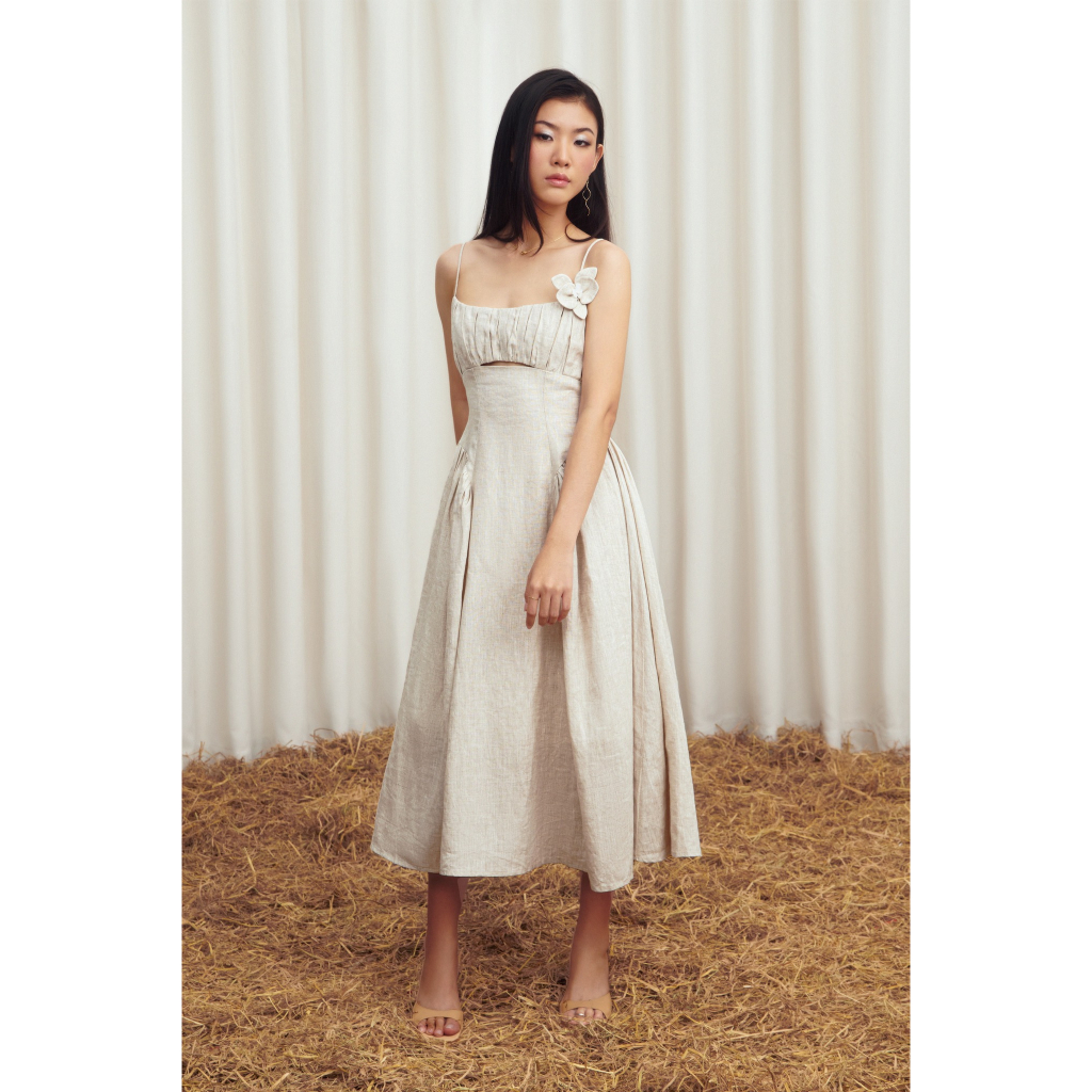 MAVEN - Váy hai dây xoè dáng dài kèm hoa cài Brenna Dress