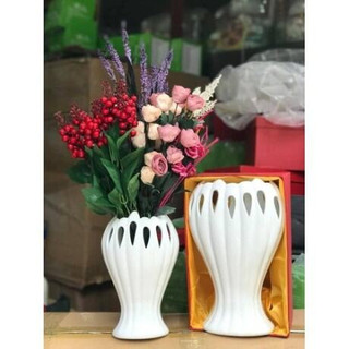 Lọ hoa tay phật bằng gốm sứ Bát Tràng, phù hợp cắm nhiều loại hoa: hoa hồng, hoa dơn, hoa ly