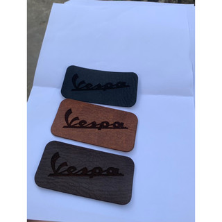 Logo Vespa bằng da