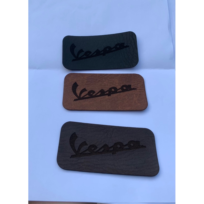 Logo Vespa bằng da