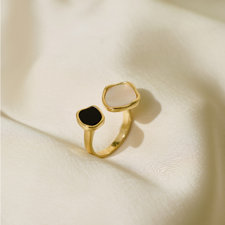 KHUYEN - Nhẫn C mảnh gợn Xà cừ K3868