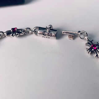 Lắc tay Chrome Heart Tiny E bạc đá hồng fullbox cao cấp.