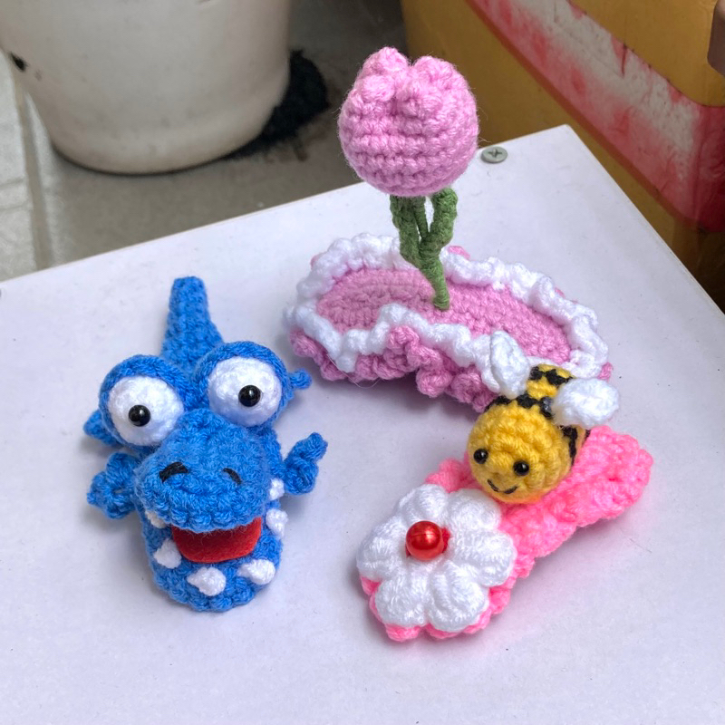 Kẹp tóc hình con vật đầy màu sắc bằng len handmade