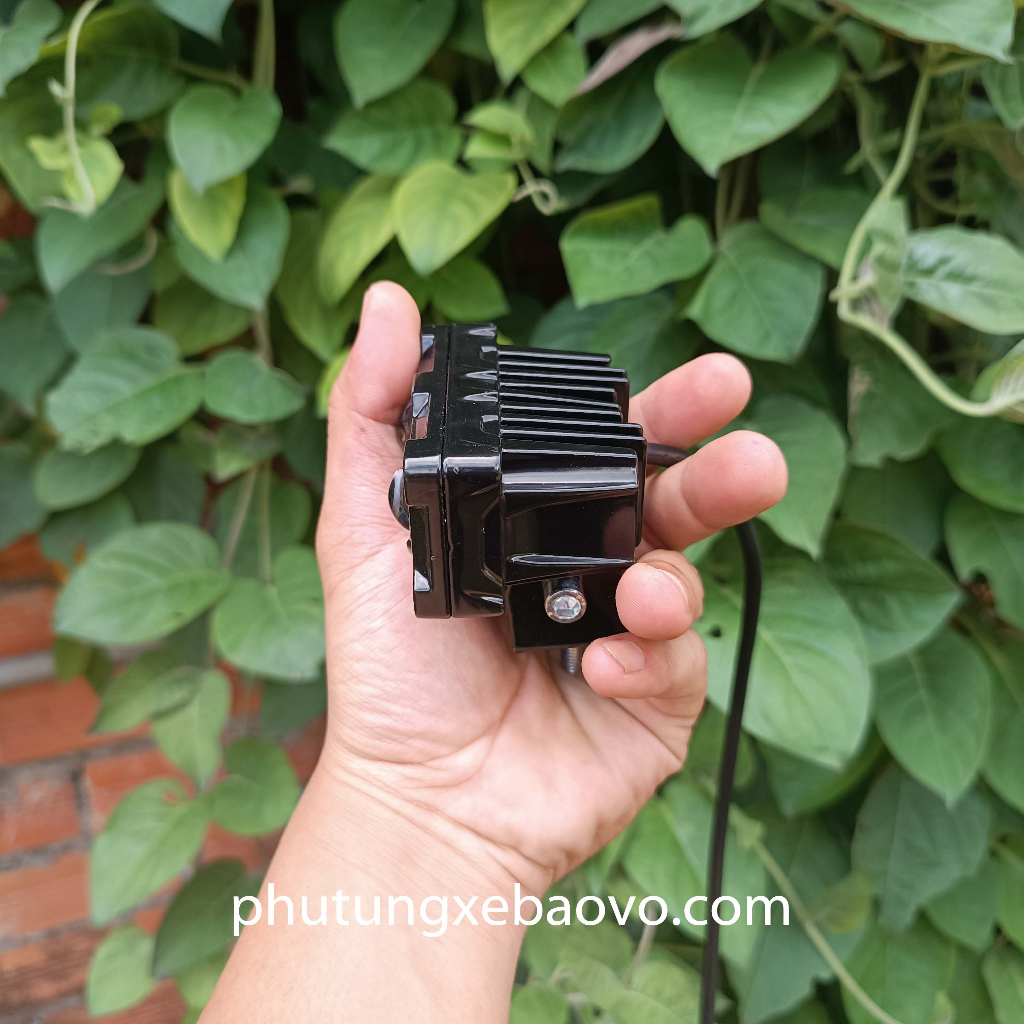 Đèn trợ sáng 40w kim loại có đường cắt không gây chói