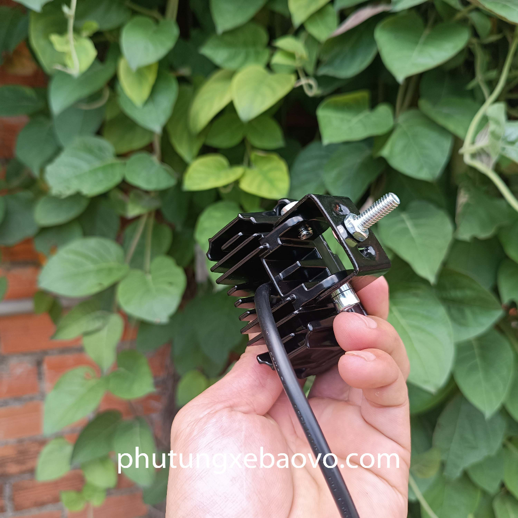 Đèn trợ sáng 40w kim loại có đường cắt không gây chói