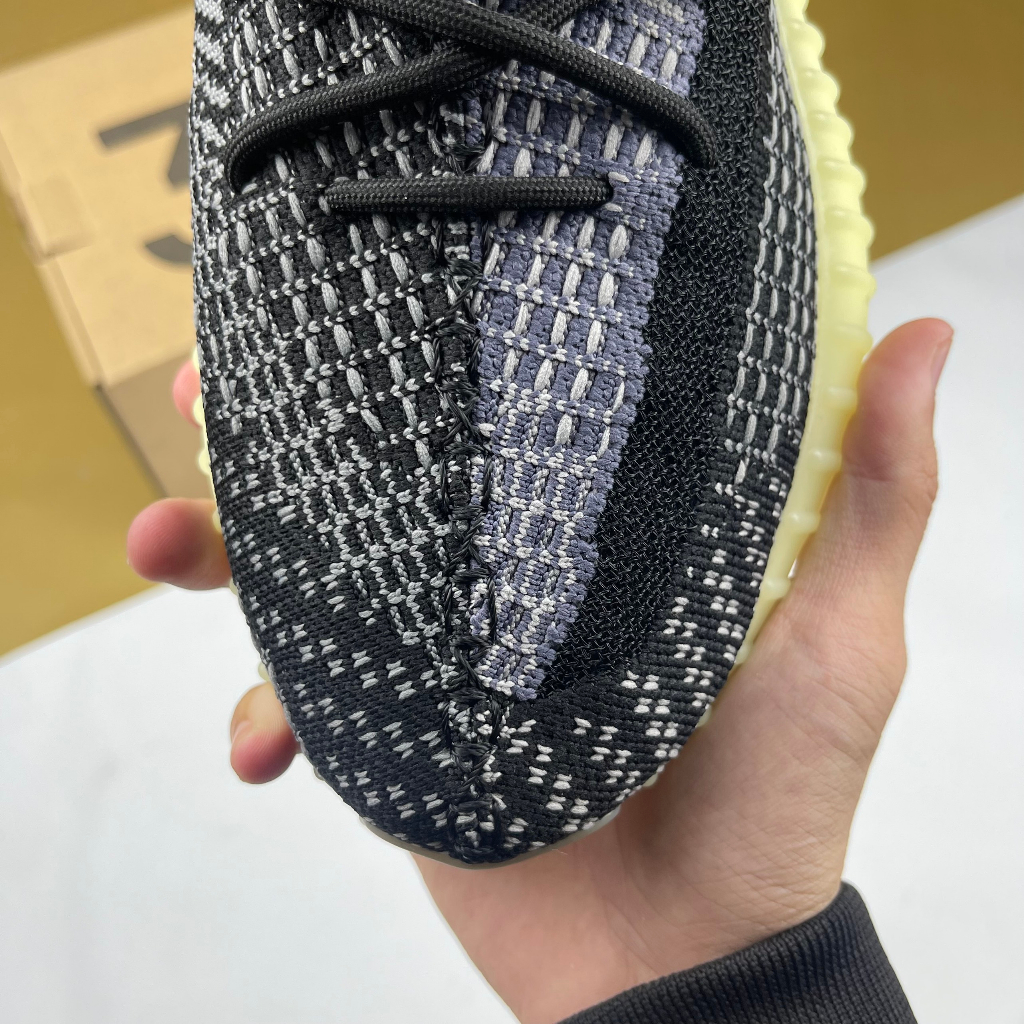 Giày Yz350 V2 Carbon, Yz 350 Đen Xám Đế Trắng - Than.Shoes