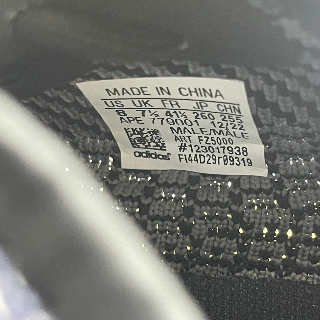 Giày Yz350 V2 Carbon, Yz 350 Đen Xám Đế Trắng - Than.Shoes