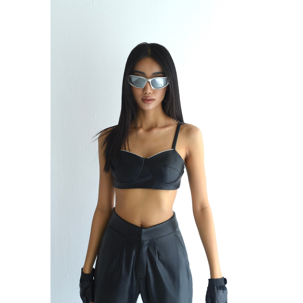 Áo Croptop Bra Nữ Kiểu Cúp Ngực 2 Dây Ôm Body Viền Khoá Kéo Chất Liệu Da Và Quần Da Dài Xẻ Gấu - Jena Top & Vera Pants