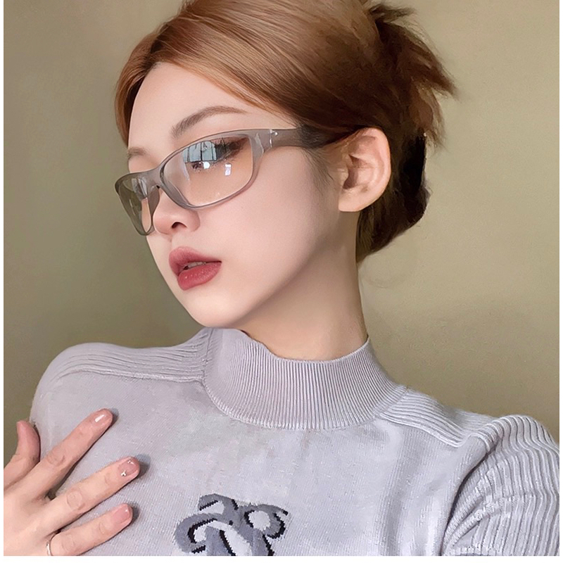 Kính xám bóng mờ thời trang Y2K