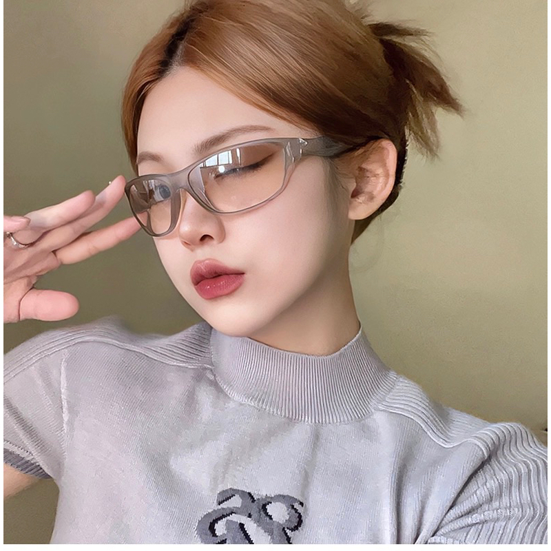 Kính xám bóng mờ thời trang Y2K