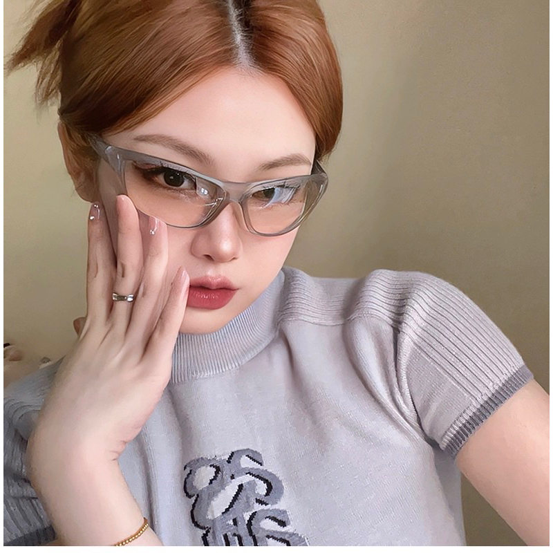 Kính xám bóng mờ thời trang Y2K