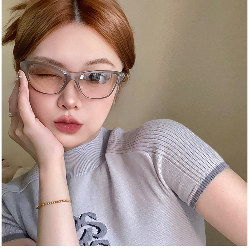 Kính xám bóng mờ thời trang Y2K