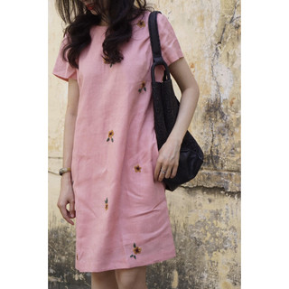 MaxMessi - Đầm suông nữ Linen Tưng Premium ROWAN form rộng tay ngắn phối 2 túi thêu hoa thủ công