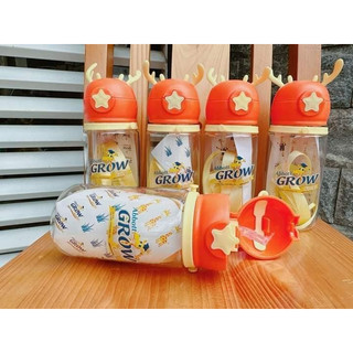 Bình đựng nước cho bé có ống hút cho bé mang nước đi học