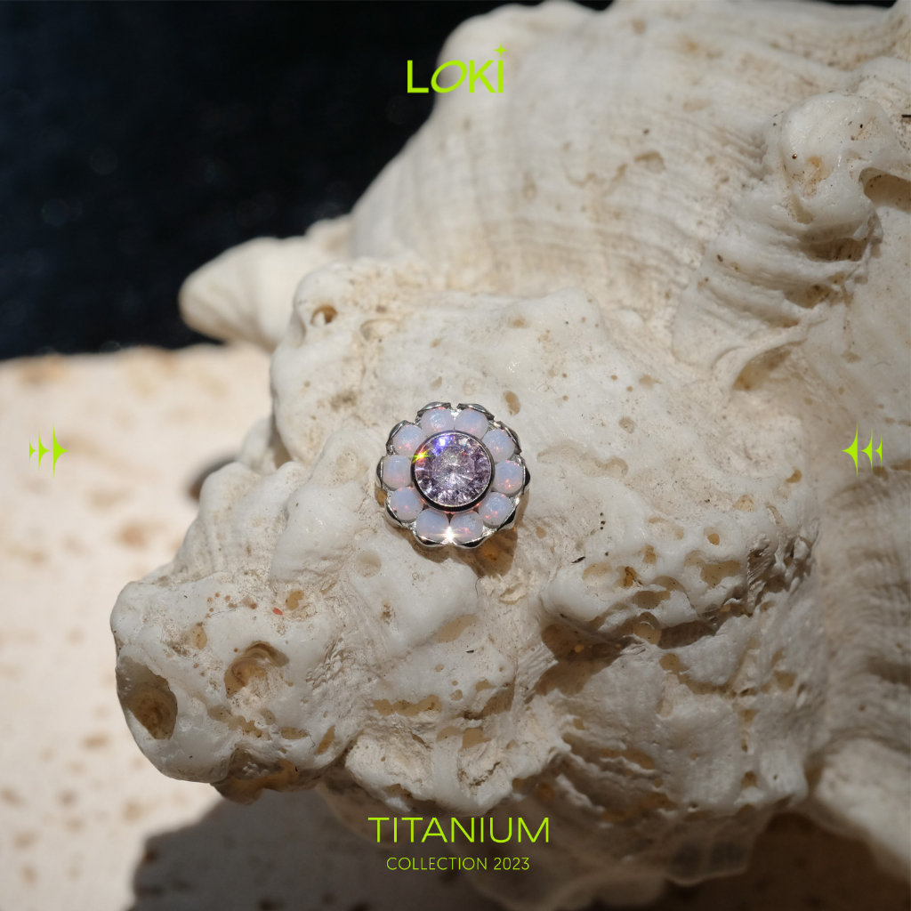 Khuyên tai Titan F136 chuẩn ASTM- HOA HỒNG ĐÁ MẶT TRĂNG