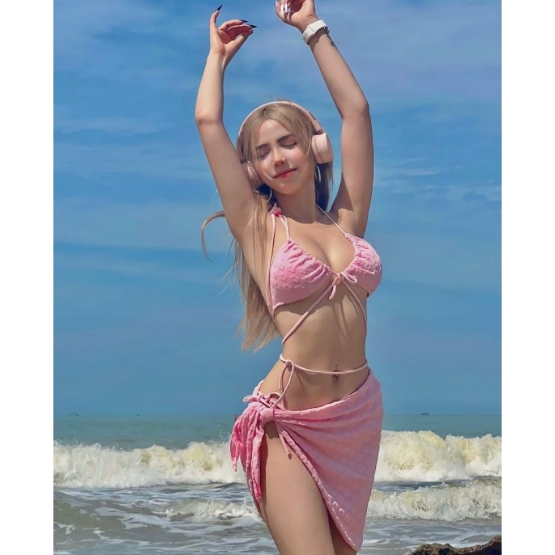 Bikini Trái Tim Phối Nút Hoa Kèm Váy Cover