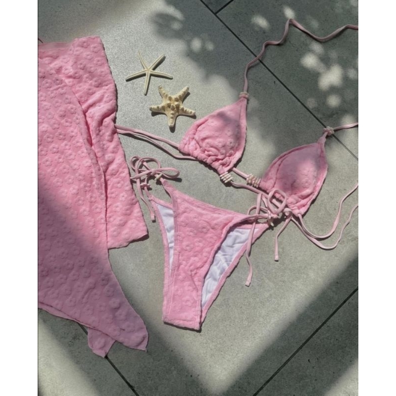 Bikini Trái Tim Phối Nút Hoa Kèm Váy Cover