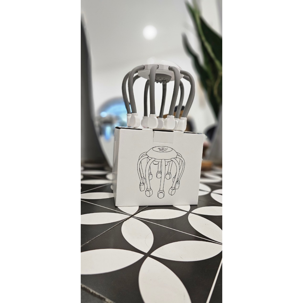 Máy massage đầu NT06 thiết kế 14 điểm mát xa được phân bố trên đỉnh đầu và xung quanh đầu với nhiều cải tiến